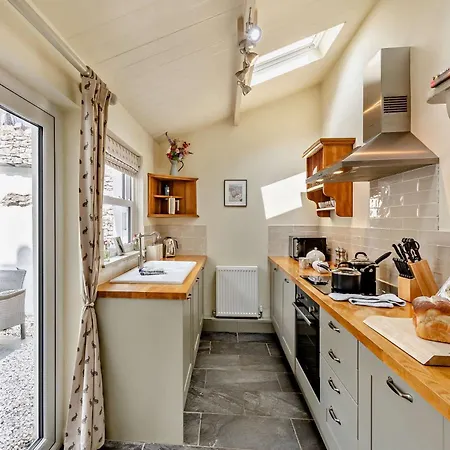 2 Bed In Over Sands 73544 Holiday home *